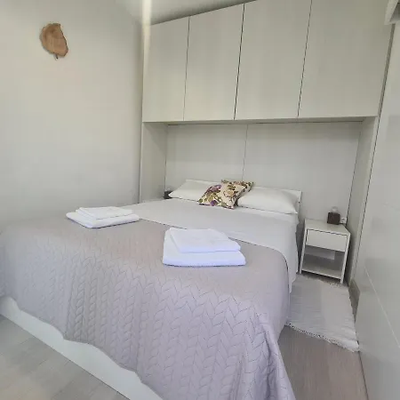 Apartment Zora Knin Exterior photo